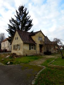 Baufälliges Haus am Dorfplatz Groß Dalzig im Dezember 2015