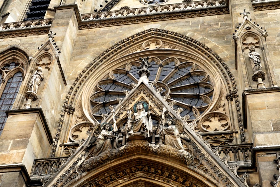 Basilique Sainte-Clotilde Paris Gable portail central 26102018