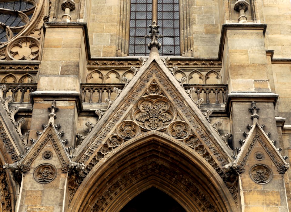 Basilique Sainte-Clotilde Paris Détail façade 26102018