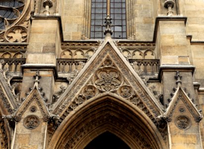 Basilique Sainte-Clotilde Paris Détail façade 26102018