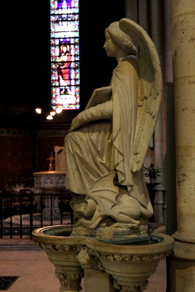 Basilique Sainte-Clotilde Paris Bénitier 26102018