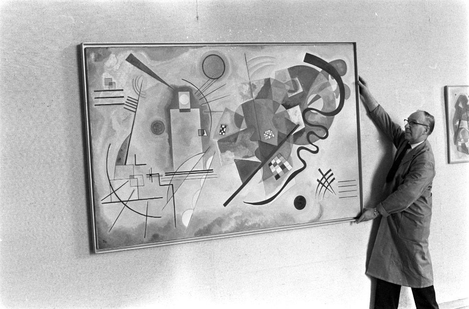 Bauhaus-expositie in Stedelijk Museum schilderij van Kandinsky, Bestanddeelnr 921-8967