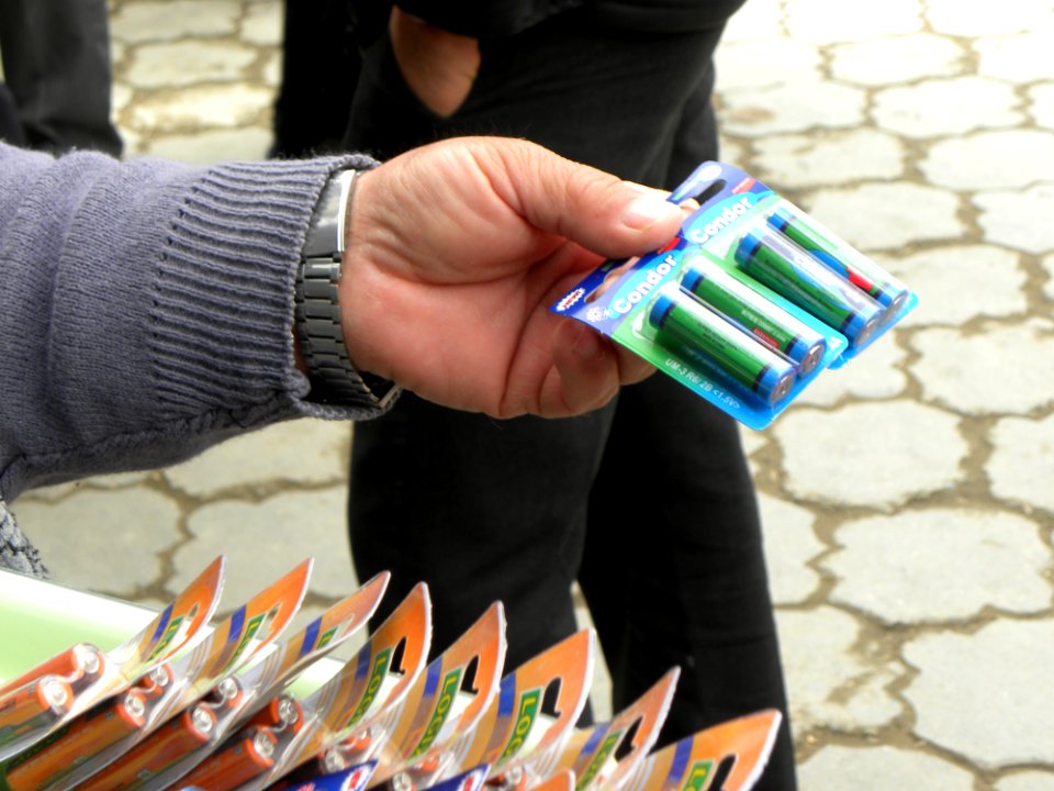 Battery Peddler-The battery on the tray 1