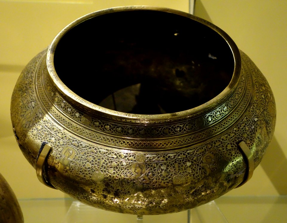 Basin, Iran, 13th-14th century, engraved brass, gold and silver inlay (missing) - Royal Ontario Museum - DSC04763