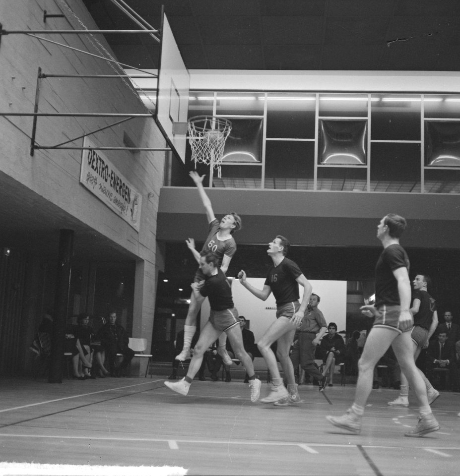 Basketbal Landlust tegen Herly 52-62, spelmoment, Bestanddeelnr 917-5627