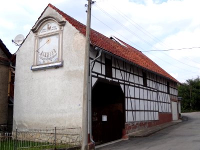 Bauernhof mit Sonnenuhr in Horba