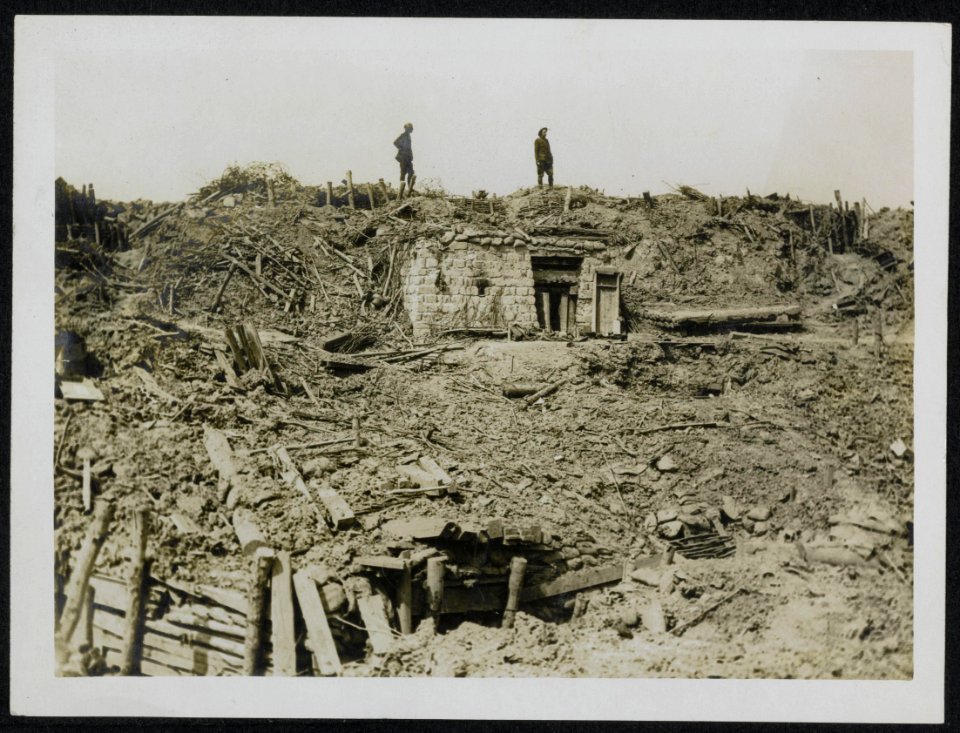 Battle of Messines Ridge. Scene in an old Boch front line., Bestanddeelnr 158-1434