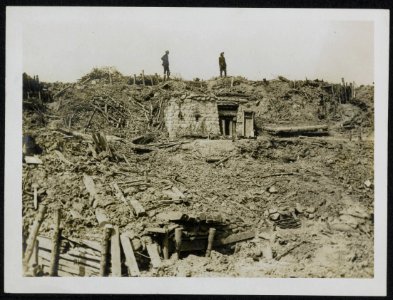 Battle of Messines Ridge. Scene in an old Boch front line., Bestanddeelnr 158-1434