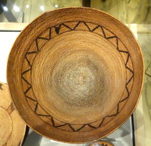 Basket bowl, Cahuilla - Oakland Museum of California - DSC05018