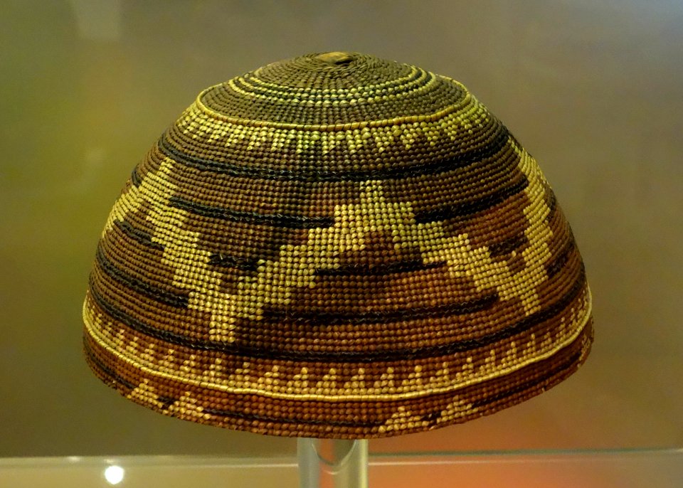 Basket hat, Yurok, c. 1900, conifer root, woodwardia fern - Oakland Museum of California - DSC05065