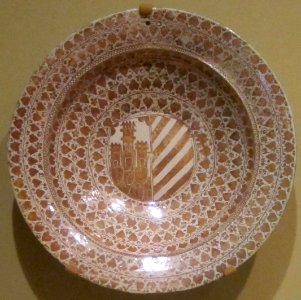 Basin with castle from Spain, 16th century, glazed earthenware with overglaze-painted luster, HAA photo