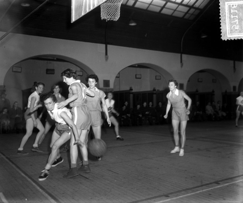 Basketballkampioenschappen Haarlem. HOC Haarlem tegen Blue Stars Amsterdam. Dame, Bestanddeelnr 905-7116