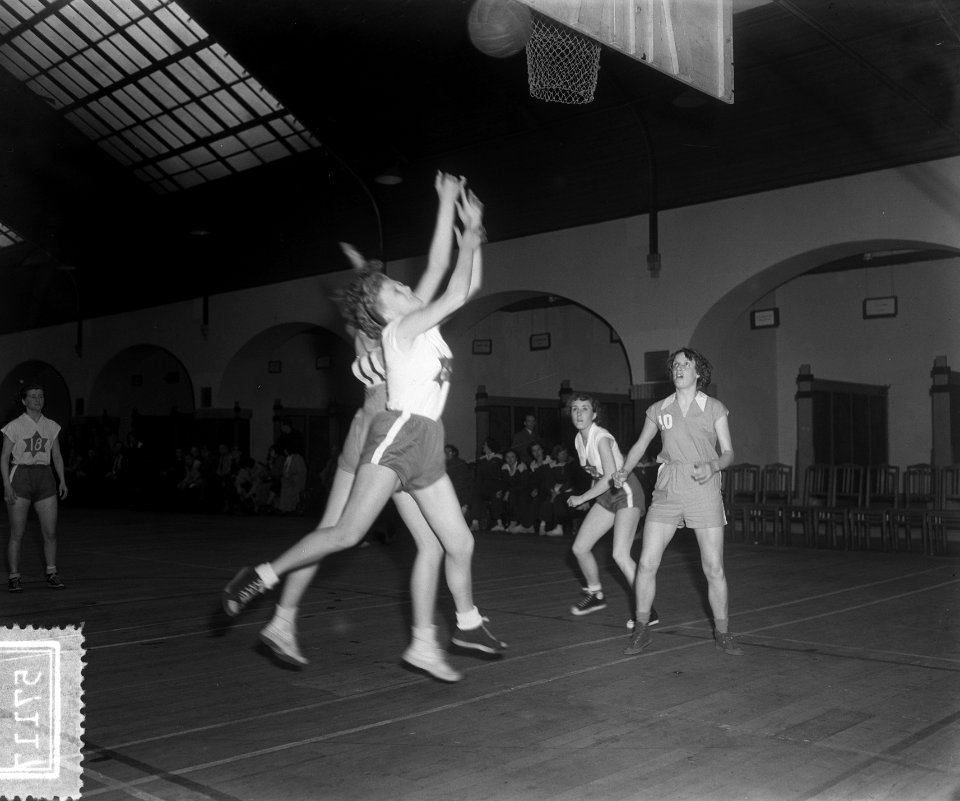 Basketballkampioenschappen Haarlem. HOC Haarlem tegen Blue Stars Amsterdam. Dame, Bestanddeelnr 905-7117