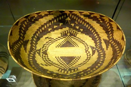 Basket bowl, Maidu, before 1932 - Oakland Museum of California - DSC05052
