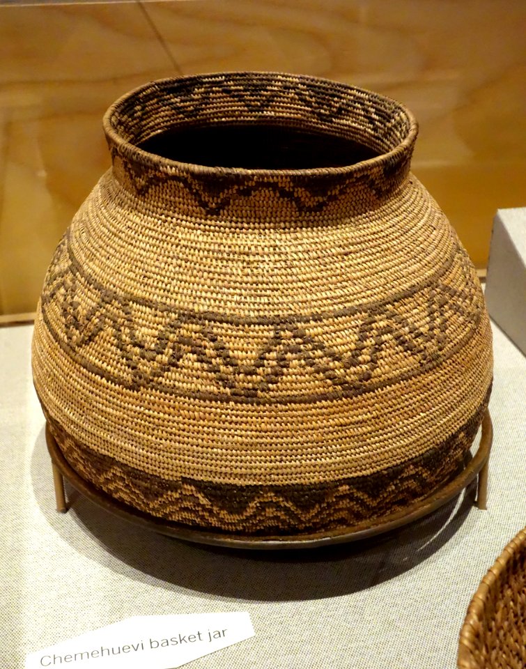 Basket jar, Chemehuevi - Oakland Museum of California - DSC05025