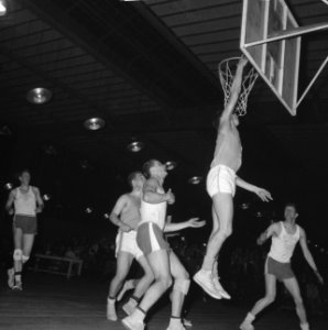 Basketbal Nederland tegen Finland in Apollohal spelmoment, Bestanddeelnr 913-8014