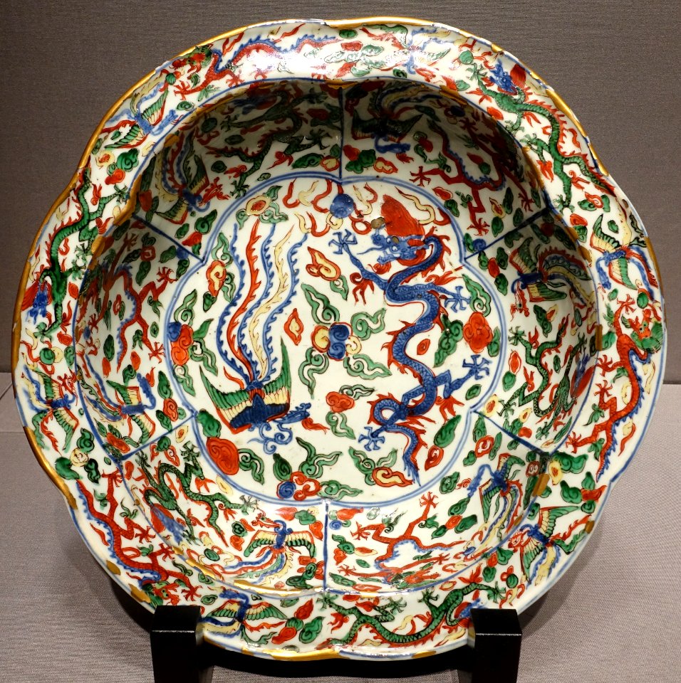 Basin with dragon and phoenix design, Jingdezhen ware, China, Ming dynasty, Wanli era, 1573-1620 AD, ceramic, overglaze enamel - Tokyo National Museum - Tokyo, Japan - DSC08359