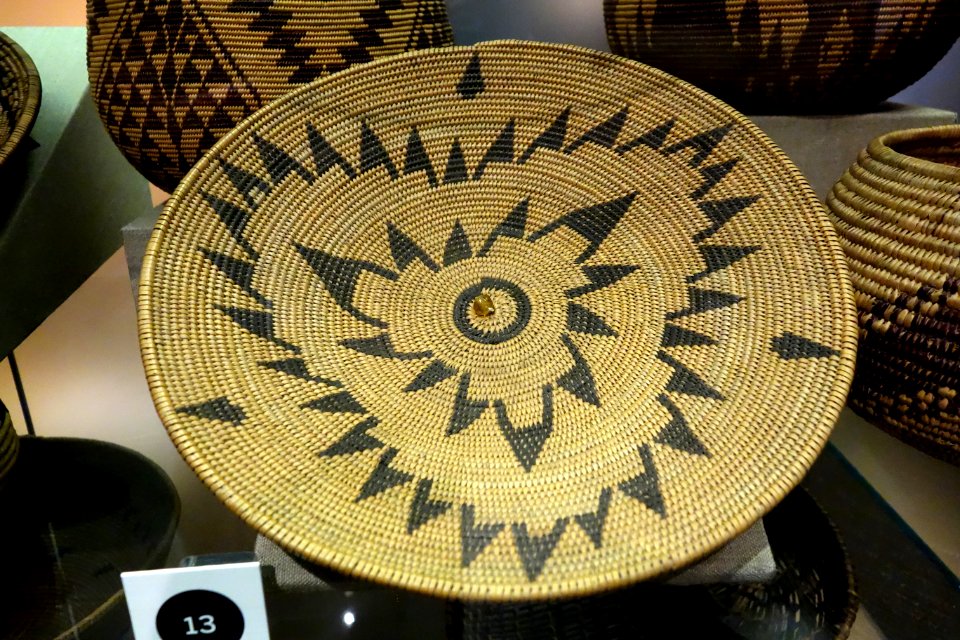 Basket tray, Maidu, before 1932 - Oakland Museum of California - DSC05044