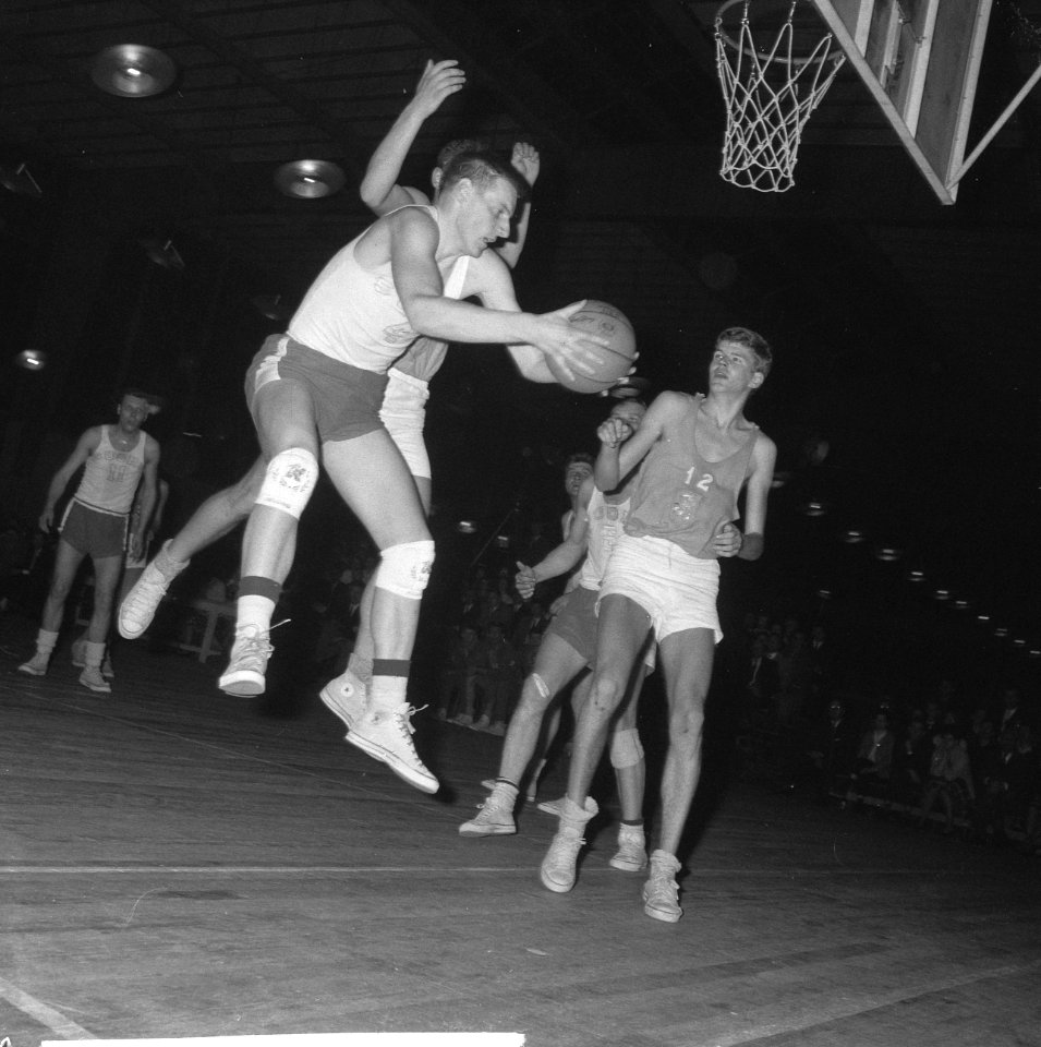 Basketbal Nederland tegen Finland in Apollohal spelmoment, Bestanddeelnr 913-8010