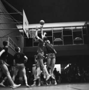 Basketbal Landlust tegen Herly 52-62, spelmoment, Bestanddeelnr 917-5629