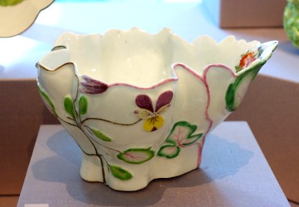 Basic with pansies and strawberry leaves, Longton Hall, c. 1758, soft-paste porcelain - California Palace of the Legion of Honor - DSC07622
