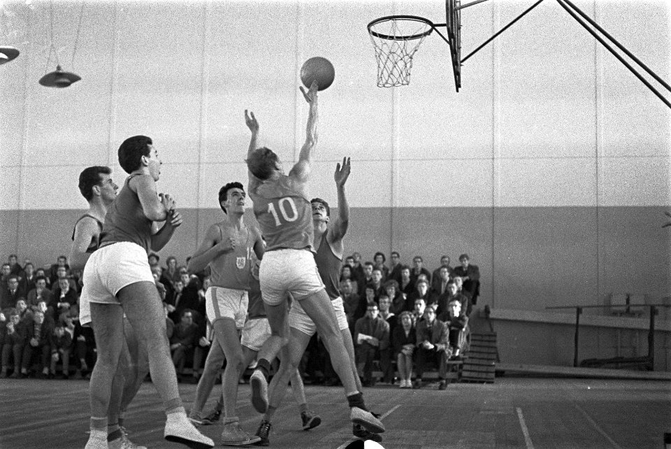Basketbal Nederland tegen Luxemburg in Apollohal Amsterdam, Bestanddeelnr 910-8505