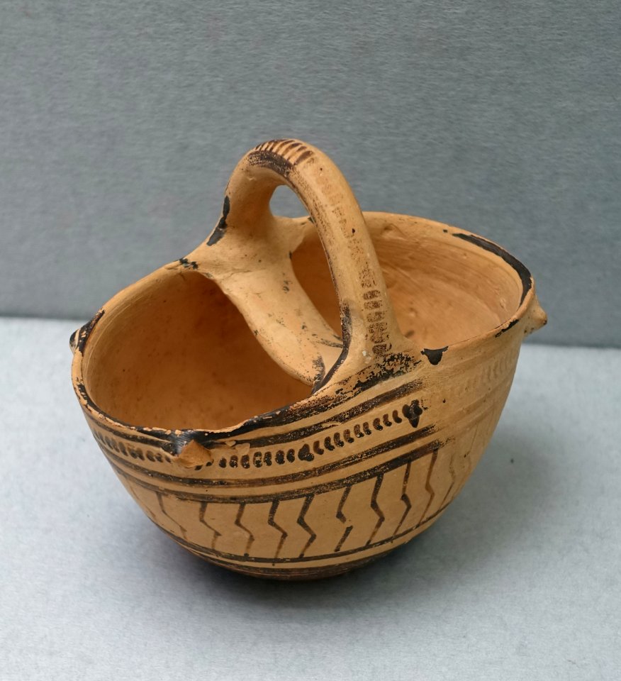 Basket figurine, Attic, Late Geometric period, 750-735 BC, H 5330 - Martin von Wagner Museum - Würzburg, Germany - DSC05661