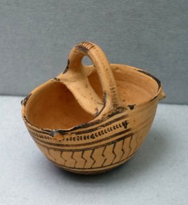 Basket figurine, Attic, Late Geometric period, 750-735 BC, H 5330 - Martin von Wagner Museum - Würzburg, Germany - DSC05661