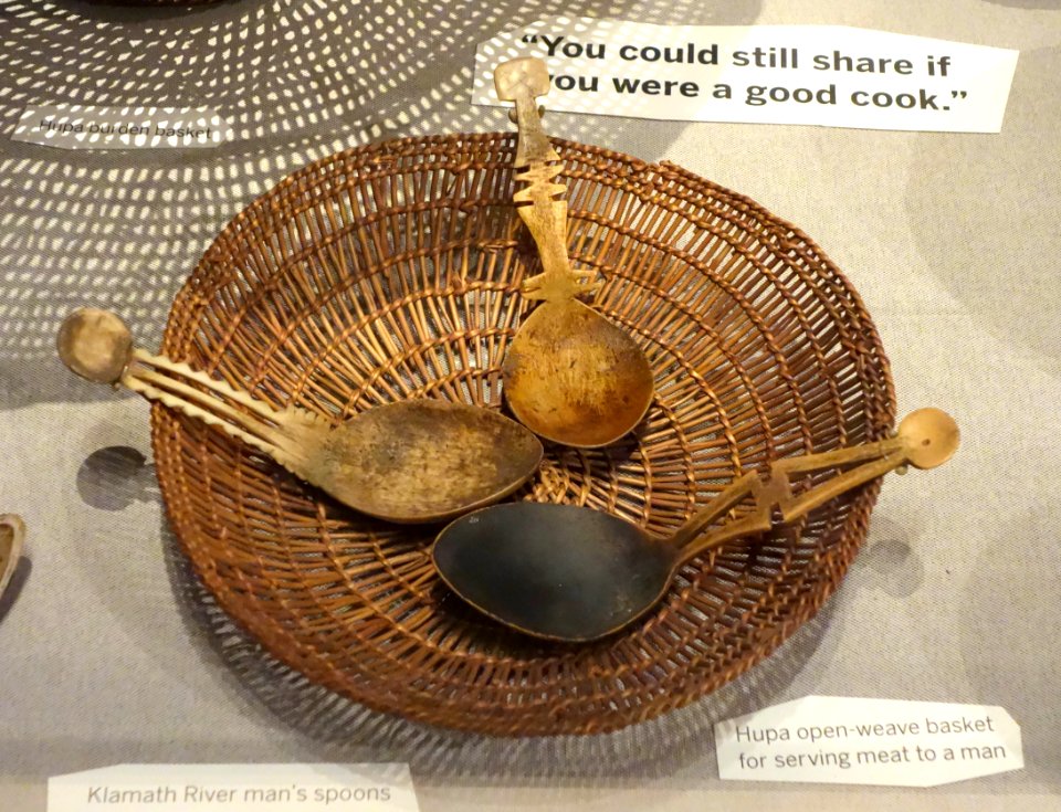Basket for serving meat to a man, Hupa, with man's spoons, Klamath River - Oakland Museum of California - DSC04965