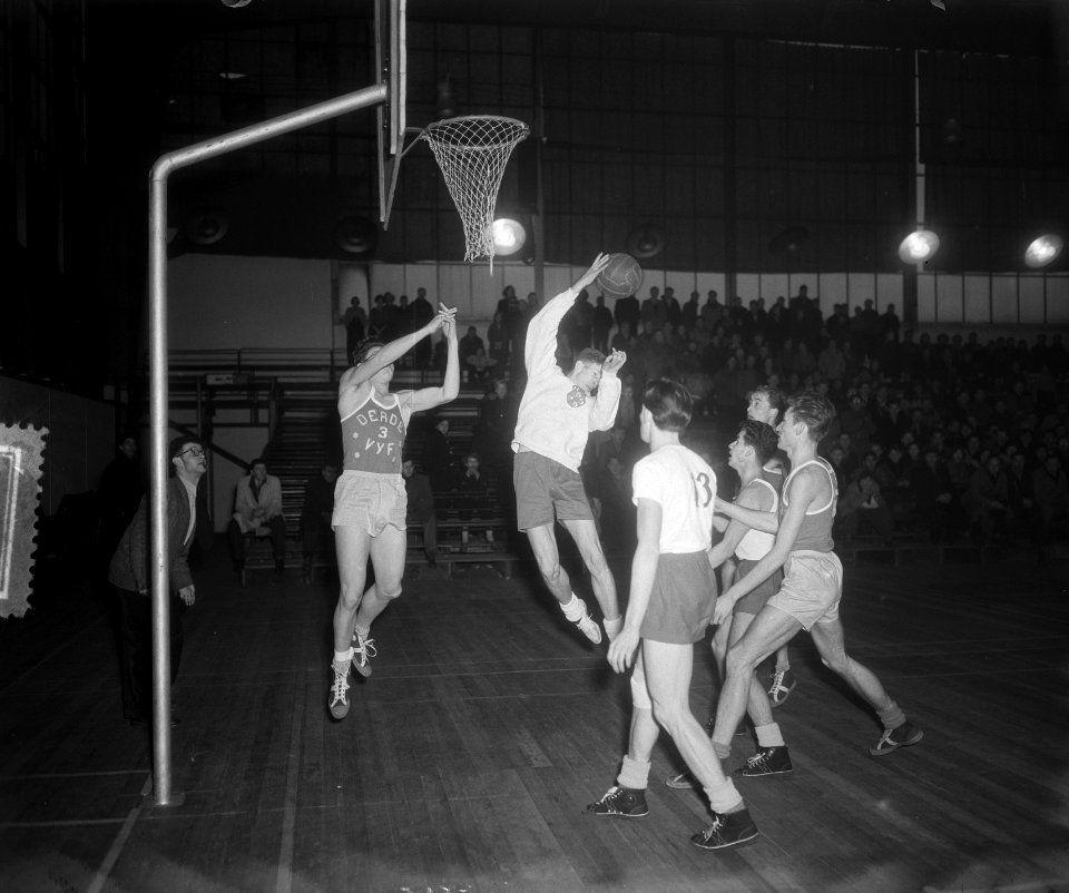 Basketball HBS Amsterdam tegen Haarlem. Apollohal, Bestanddeelnr 905-4859