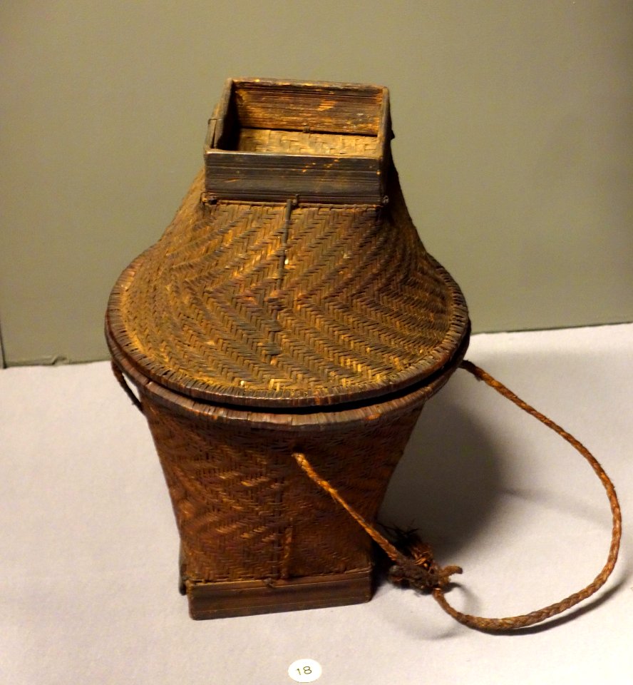 Basket with cover - Yaka - Royal Museum for Central Africa - DSC06479