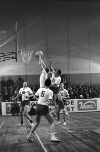 Basketbal, Herly tegen Olympic 74-72 in Apollohal, spelmoment (Europa-cup), Bestanddeelnr 919-8642