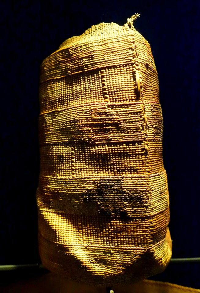 Basket, probably northwest North America - Etnografiska museet - Stockholm, Sweden - DSC01093