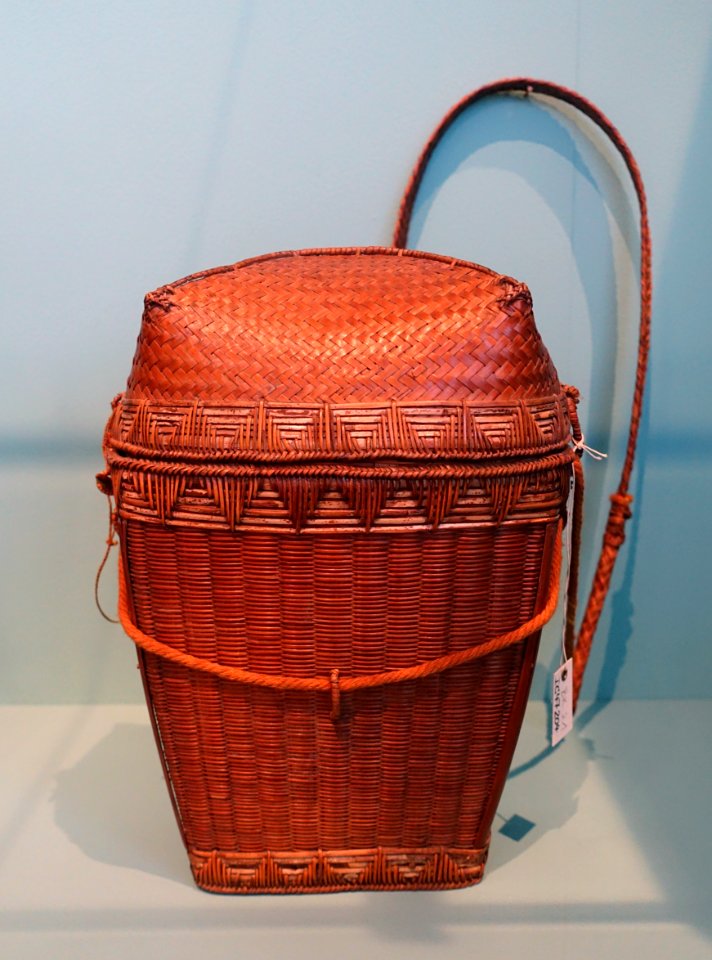 Basket, Karen people, Northern Thailand, collected in 1986 - Ethnological Museum, Berlin - DSC01362
