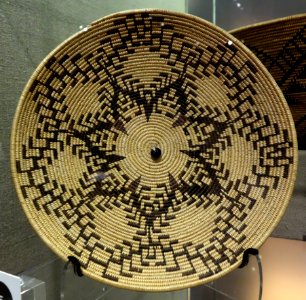 Basket plate, Mollie Foreman, Maidu, c. 1910 - Oakland Museum of California - DSC05039