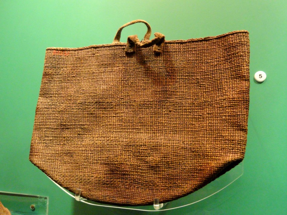 Basket, Tsimshian, collected at the Kitsan village of Kisgags on the Babine River, British Columbia, acquired in 1914 - Native American collection - Peabody Museum, Harvard University - DSC05597
