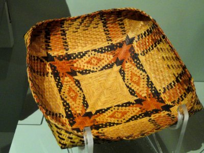 Basket tray, Chitimacha, accessioned in 1902 - Native American collection - Peabody Museum, Harvard University - DSC05492