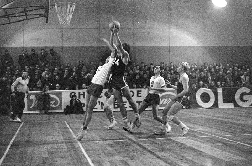 Basketbal, Herly tegen Olympic 74-72 in Apollohal, spelmoment, Bestanddeelnr 919-8643