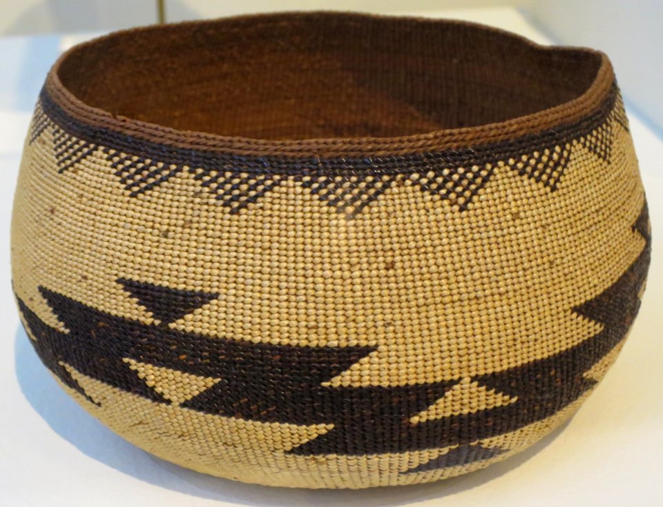 Basket, Karok or Yurok people, Honolulu Museum of Art, 2867.1