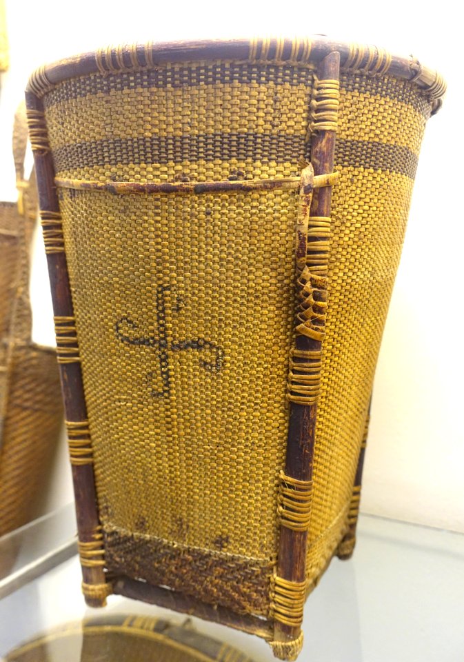 Basket, Giarai people, bamboo, rattan - Museum of Vietnamese History - Ho Chi Minh City - DSC05771