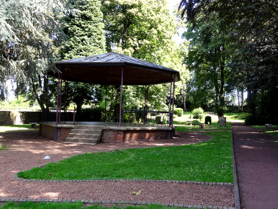 Bavay (Nord, Fr) kiosque à musique