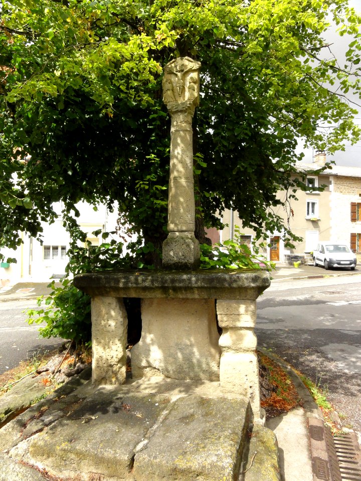 Baslieux (Meurthe-et-M.) croix de chemin au bourg