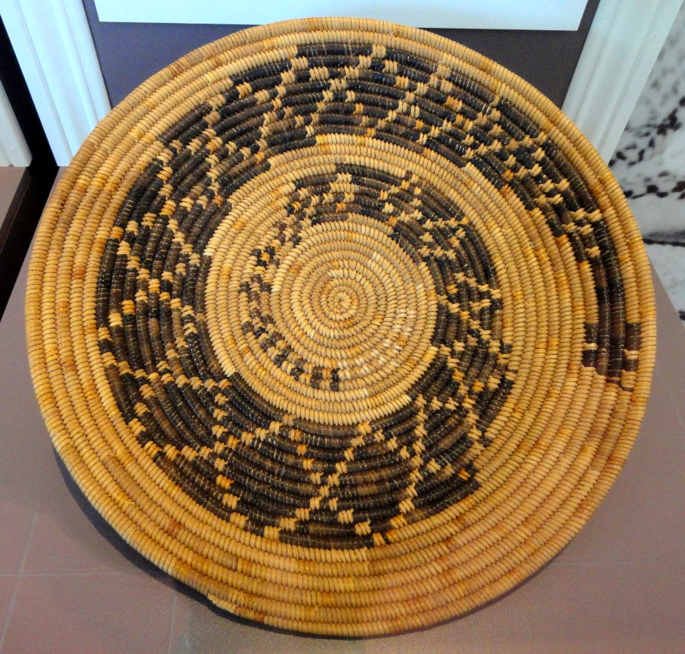 Basketry tray of the Kumeyaay people, made by Carmalita LaChappa, Campo, California, 1936 - San Diego Museum of Man - DSC06902