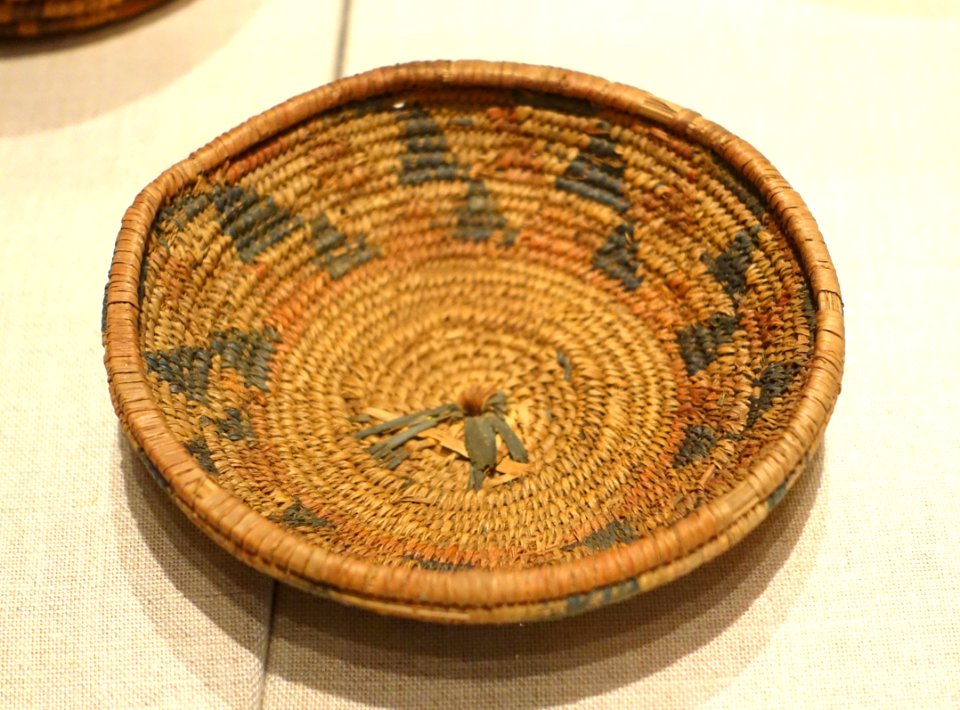 Basket, Egypt, New Kingdom, c. 1570-1070 BC - Oriental Institute Museum, University of Chicago - DSC07889