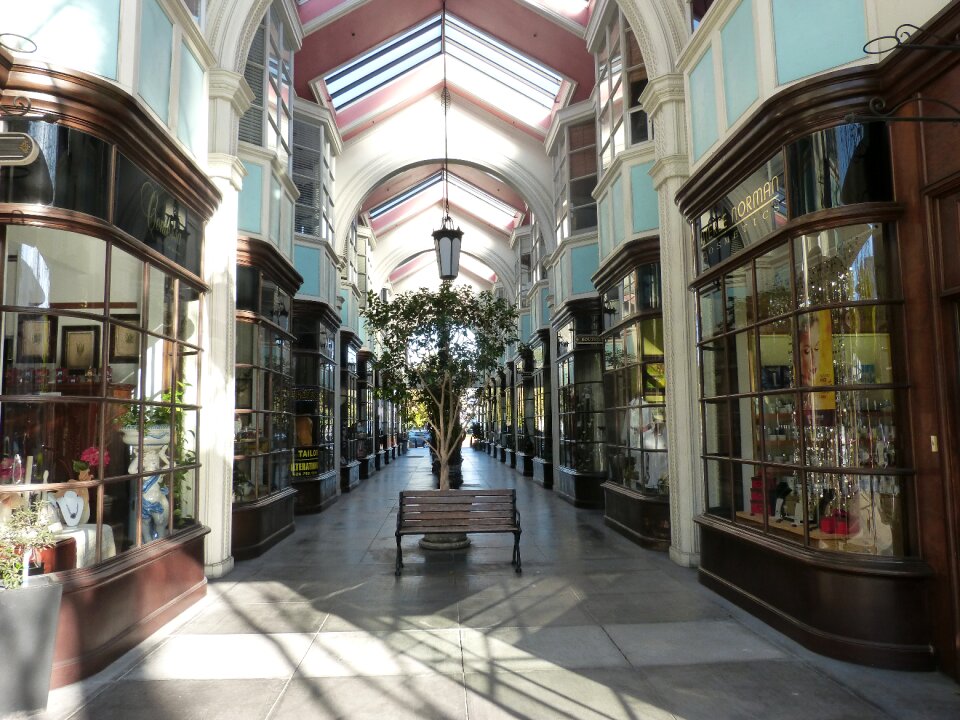 Luxury commerce shopping mall