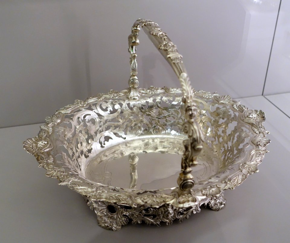 Basket, Paul de Lamerie, British, 1738-1739, silver - Fogg Art Museum, Harvard University - DSC01347