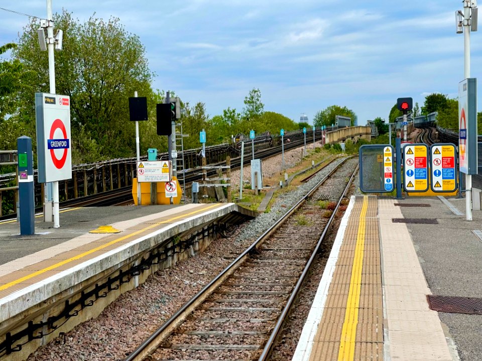 Bay platform at Greenford station, eastwards, 2021