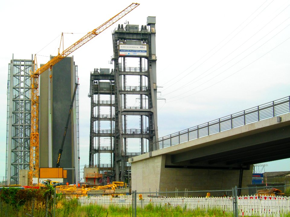 Baustelle Klappbrücke mit Rampe und alte Rethe-Hubbrücke