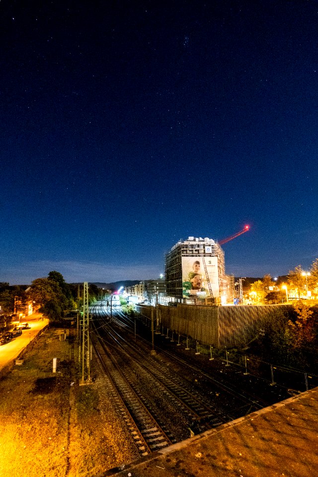 Baustelle am Güterbahnhof in Tübingen mit Sternenhimmel
