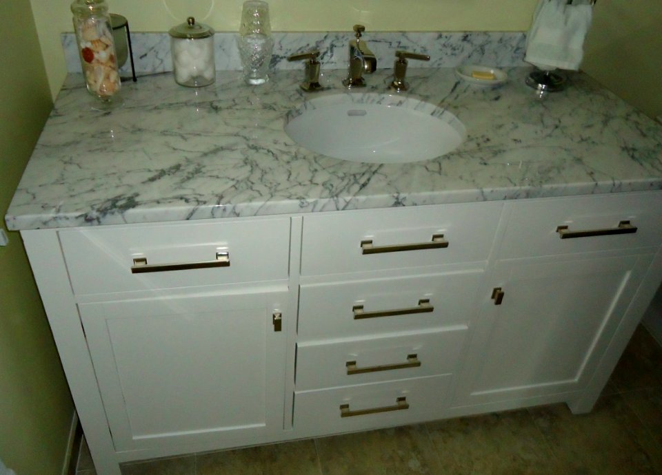Bathroom vanity cabinet including sink and drawers